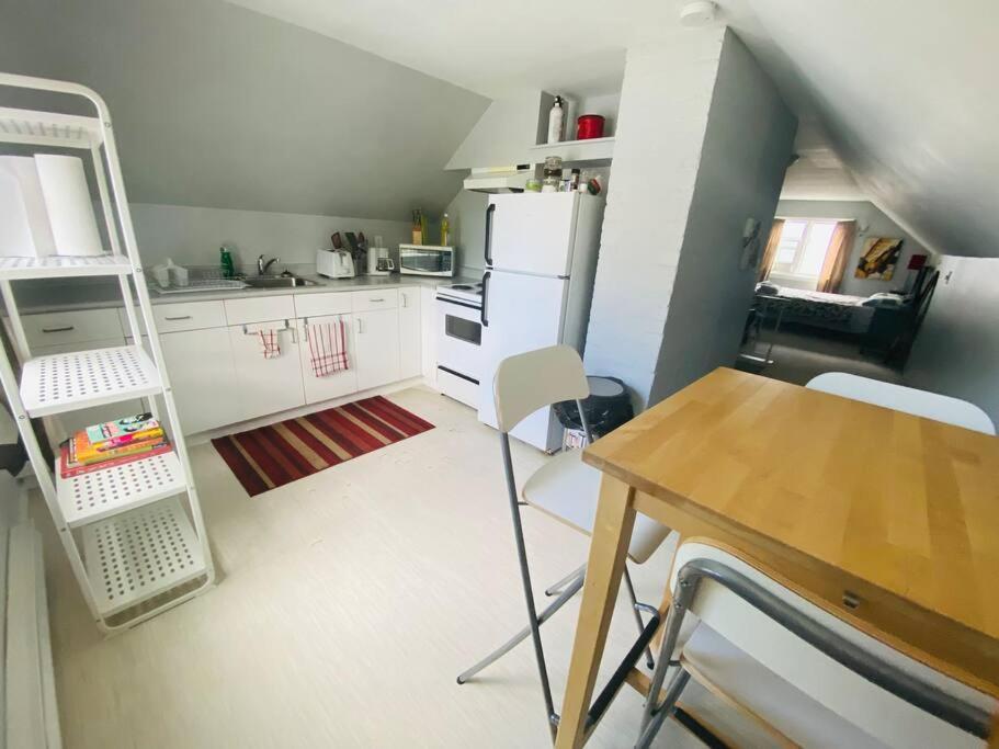 Artistic Apartment Near Downtown Victoria Dış mekan fotoğraf